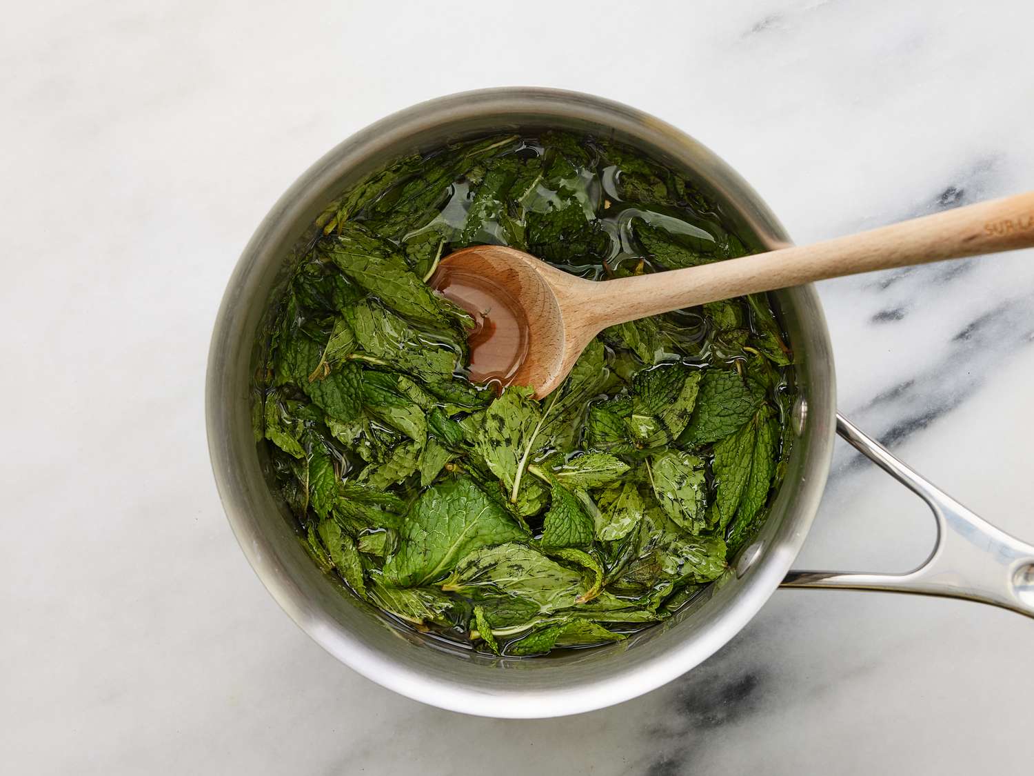 Yummy Home Scent! How to Use Boiling Mint Leaves for a Refreshing Atmosphere